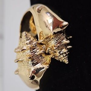 Lilly Pulitzer Goldtone Shell Cuff